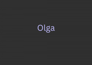 drei Bilder auf dem ersten Bild steht der Name Olga auf dem zweiten Bild ist Olga fröhlich; auf dem dritten Bild ist ein rötlicher Farbton, sie liegt mit Kopfhörer im Bett und hat die Augen geschlossen.